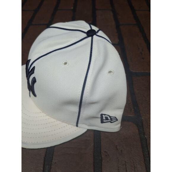 Vintage New York Yankees Hat Cap New Era 59FIFTY White MLB Fitted Sz 7 3/4 - Picture 2 of 4